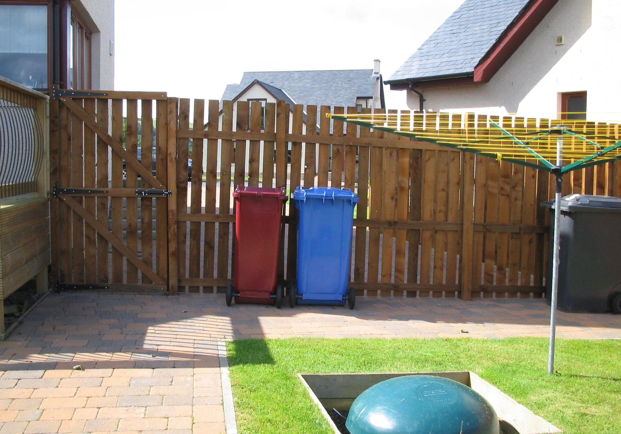 503450857_9945849195505141_2518504833479004447_n Garden Fencing
